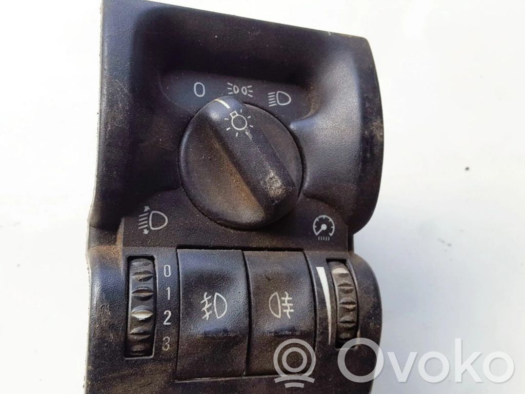 Valokatkaisija   90504968,90504968
