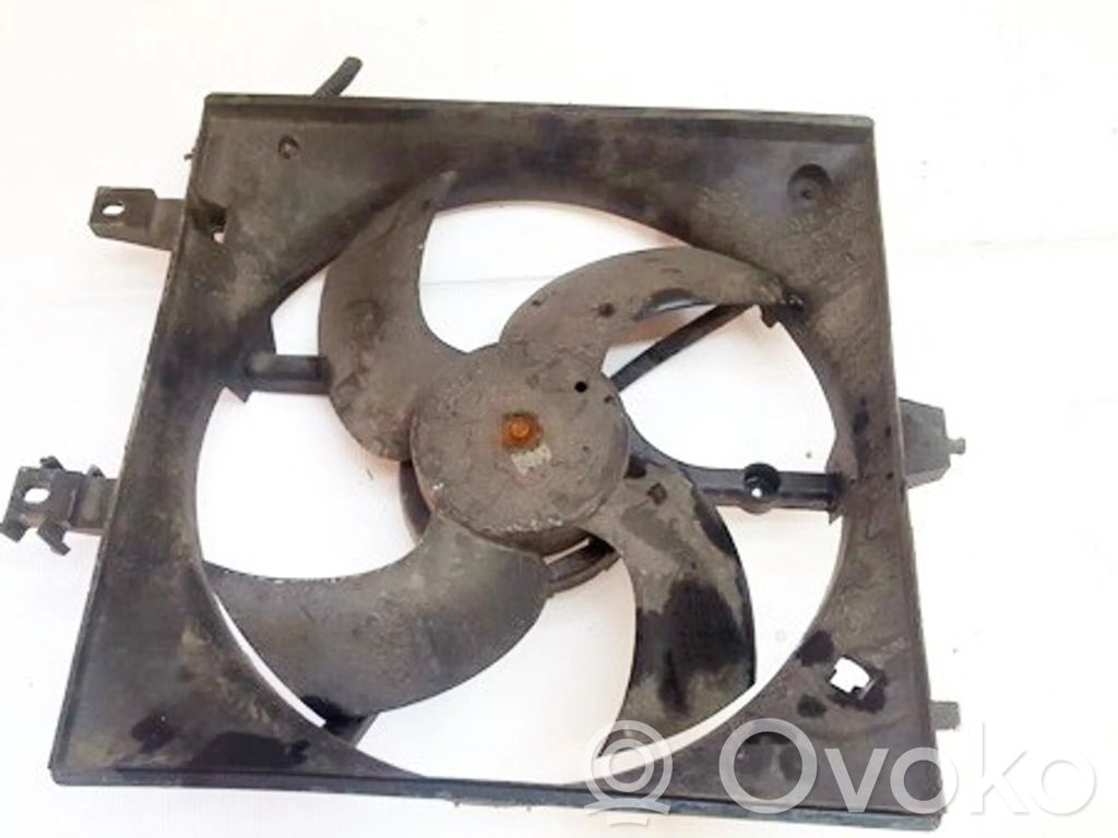 Nissan Primera Convogliatore ventilatore raffreddamento del radiatore 