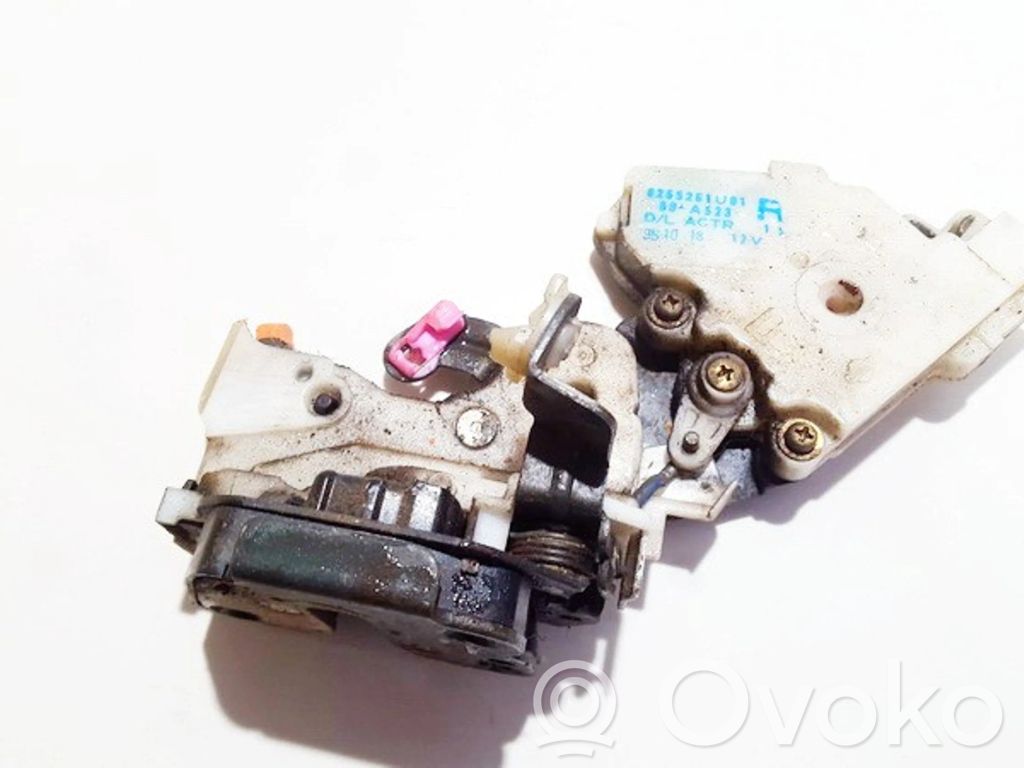 Nissan Almera Cerradura de puerta trasera 