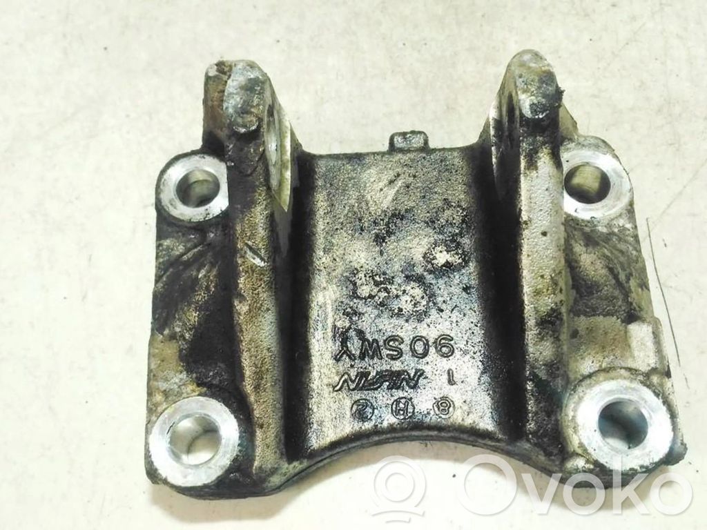 Engine mounting bracket   90SWY,90SWY