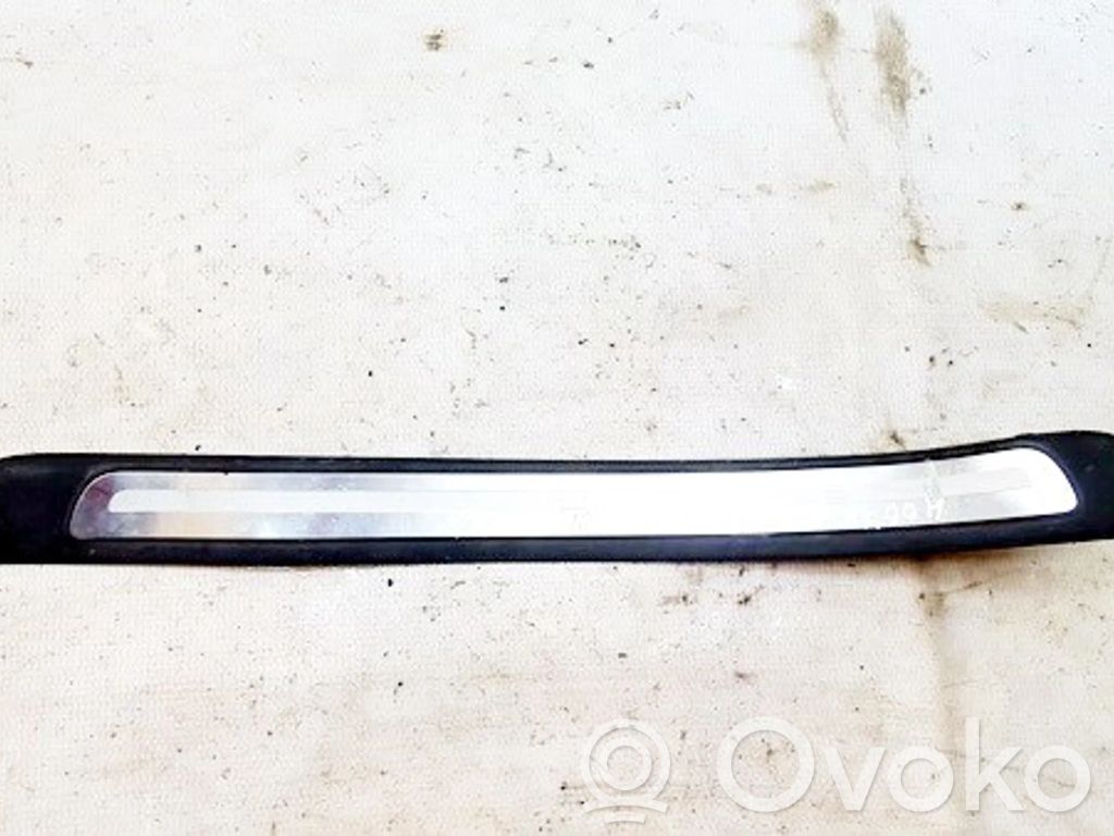 Audi A4 S4 B6 8E 8H Copertura del rivestimento del sottoporta anteriore 