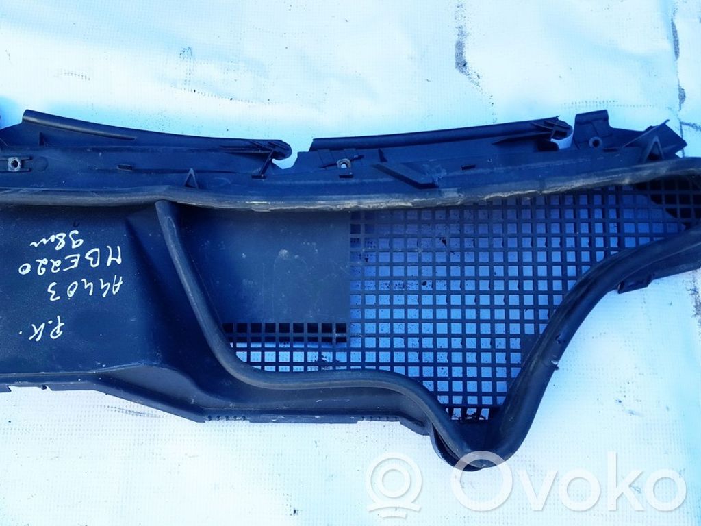 Mercedes-Benz E W210 Pyyhinkoneiston lista 