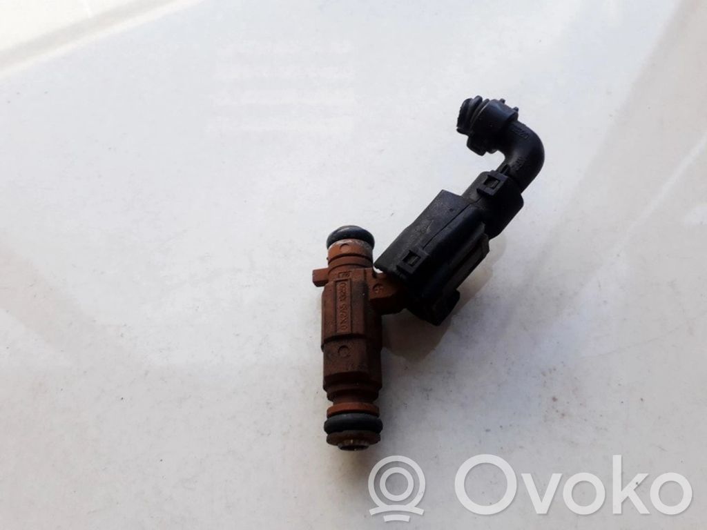 KIA Carens I Inyector de combustible 