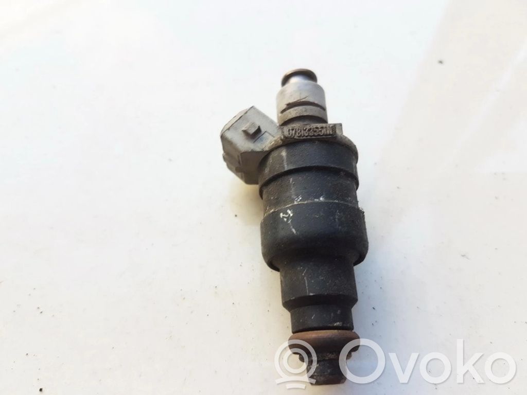 Audi A4 S4 B5 8D Iniettore 