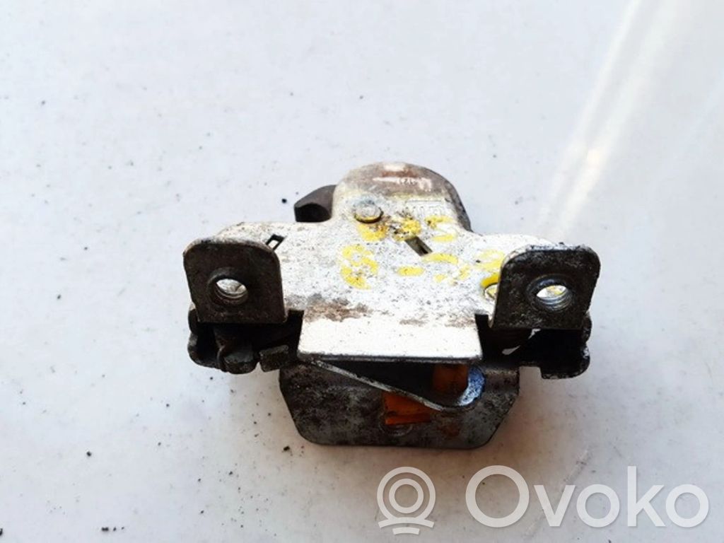Opel Vectra B Takaluukun/tavaratilan lukon vastakappale
