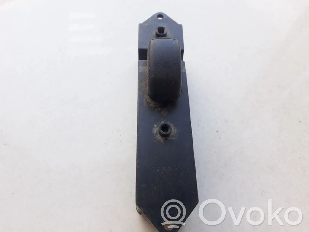 Interrupteur commade lève-vitre   MR194830,MR194830
