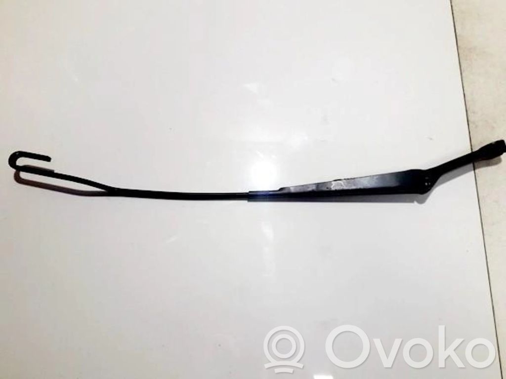 Volkswagen PASSAT B5 Ramię wycieraczki szyby przedniej / czołowej 