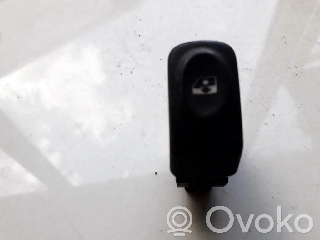 Renault Megane I Interruttore di controllo dell’alzacristalli elettrico 