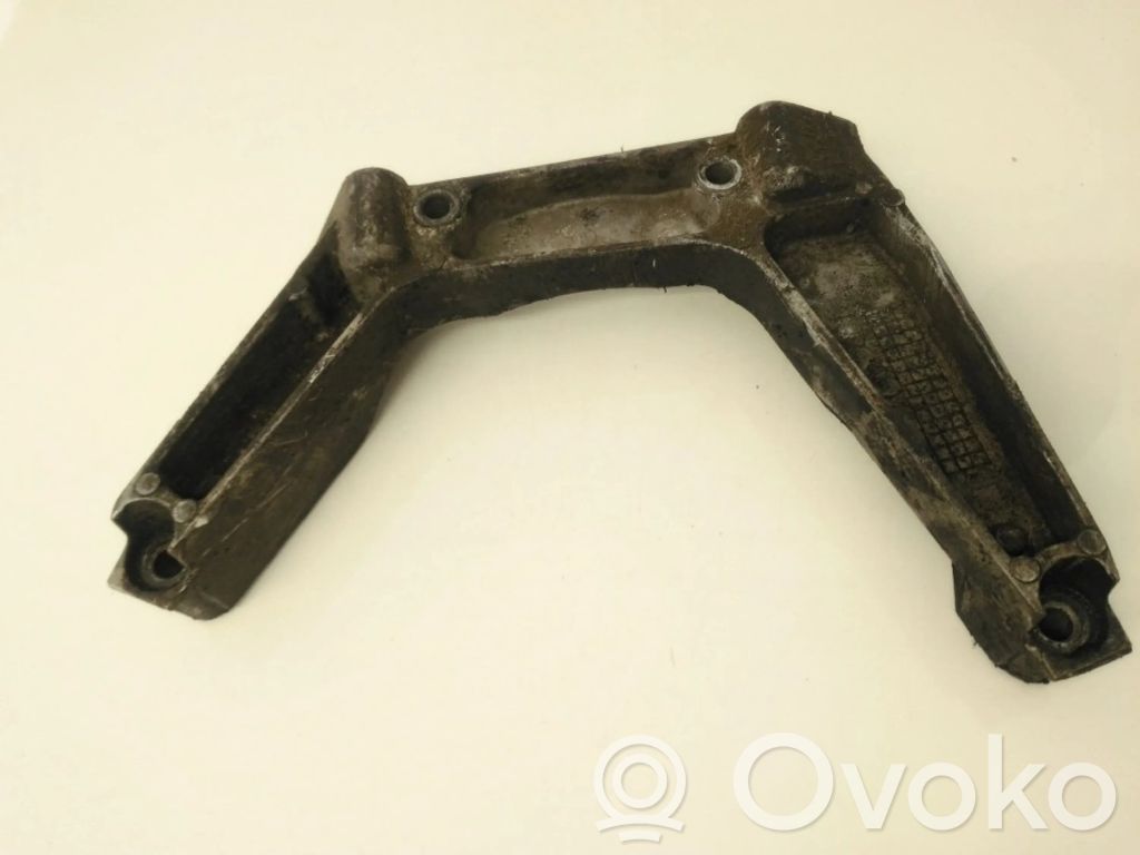 Rover 75 Engine mounting bracket 