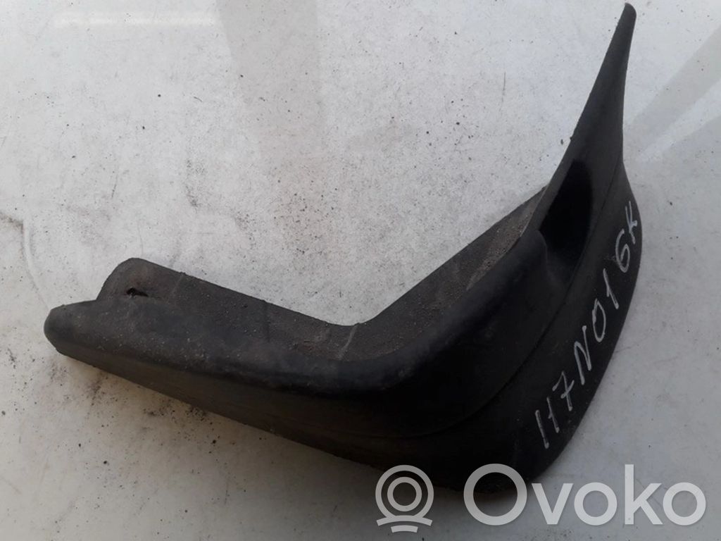Nissan Almera Tino Parafango posteriore