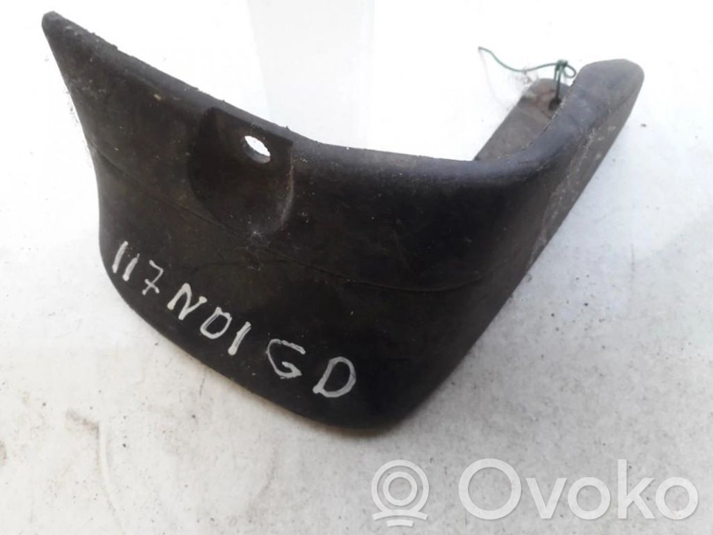 Nissan Almera Tino Parafango posteriore