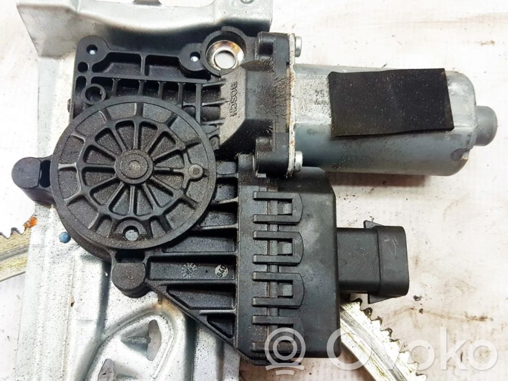Opel Zafira B Silnik regulatora szyby drzwi przednich 