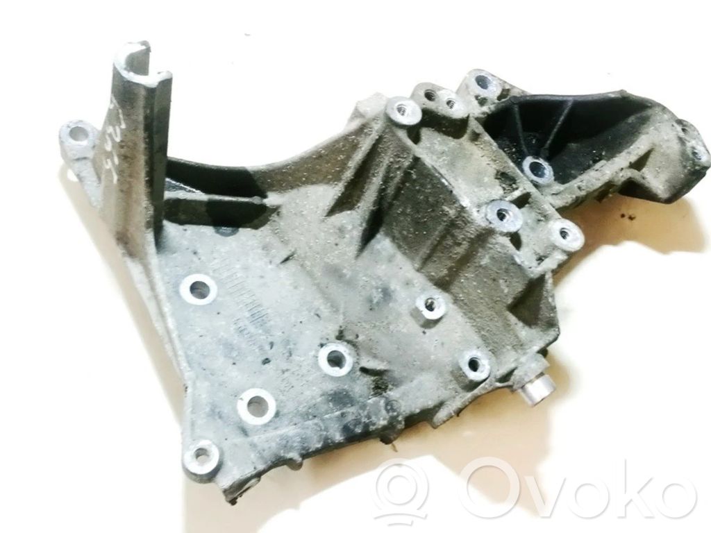 Renault Laguna I Engine mounting bracket 