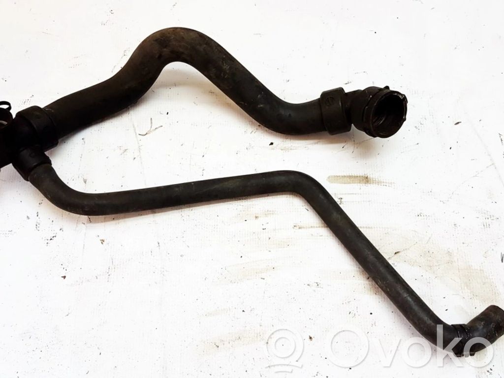Volkswagen PASSAT B5.5 Conductă/furtun lichid de răcire motor 