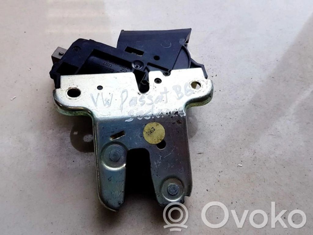 Volkswagen PASSAT B6 Zamek klapy tylnej / bagażnika 