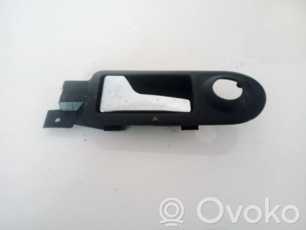 Volkswagen Golf IV Poignée inférieure de porte avant