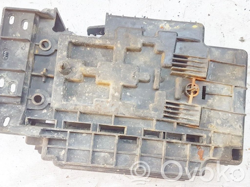 Peugeot 1007 Vassoio scatola della batteria 