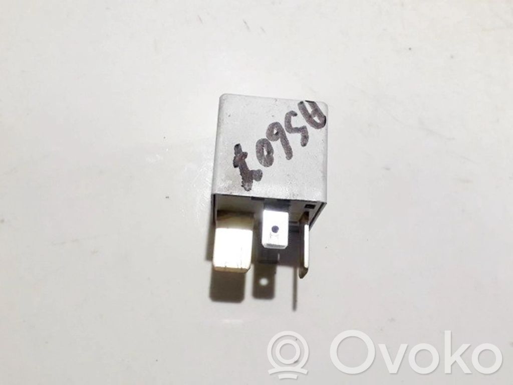 Otros relés   8D0951253,8D0951253