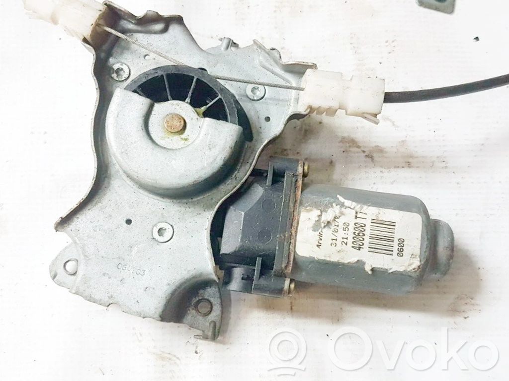 Nissan Almera N16 Motorino alzacristalli della portiera anteriore 