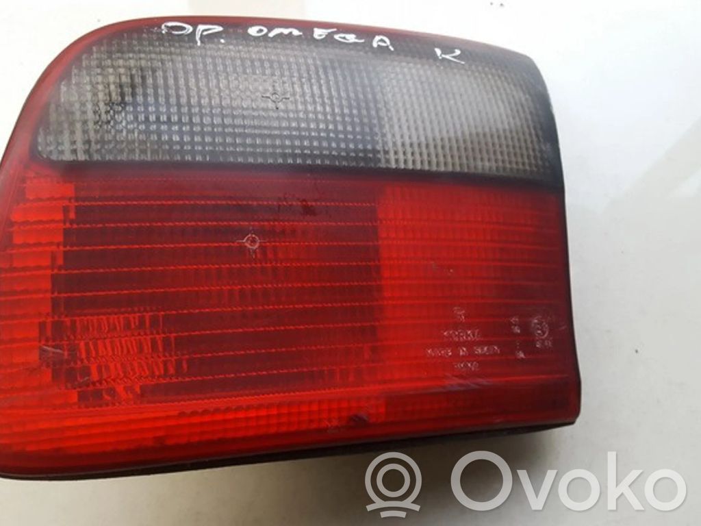 Opel Omega B1 Rückleuchte Heckleuchte innen 