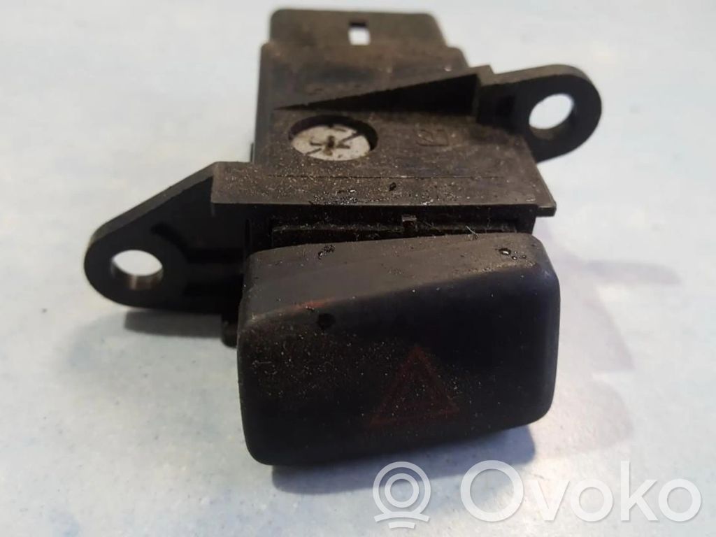 Toyota Camry Botón interruptor de luz de peligro 