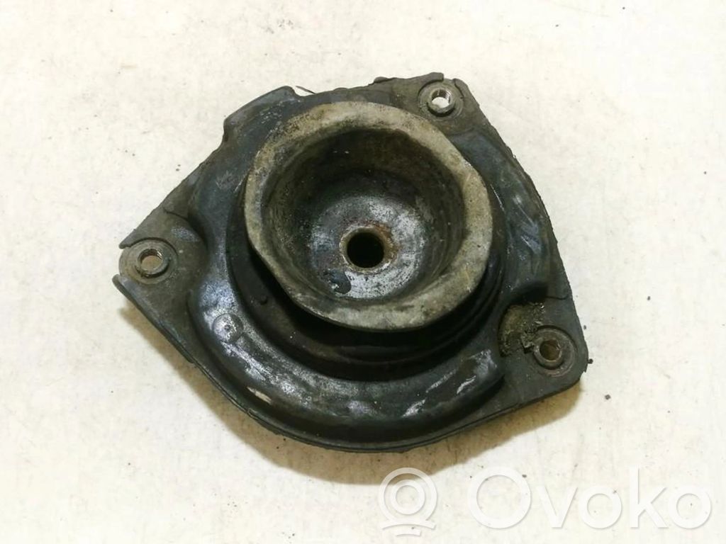 Nissan Primera Mocowanie sprężyny amortyzatora 