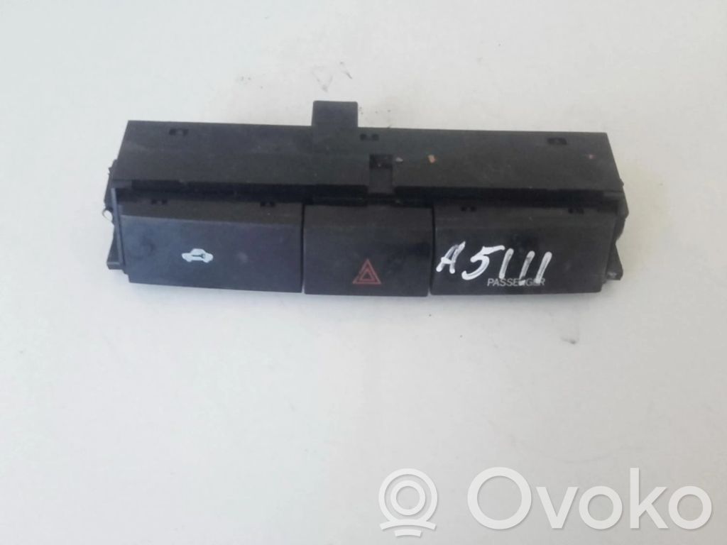 Toyota Corolla Verso AR10 Schalter Warnblinkanlage 