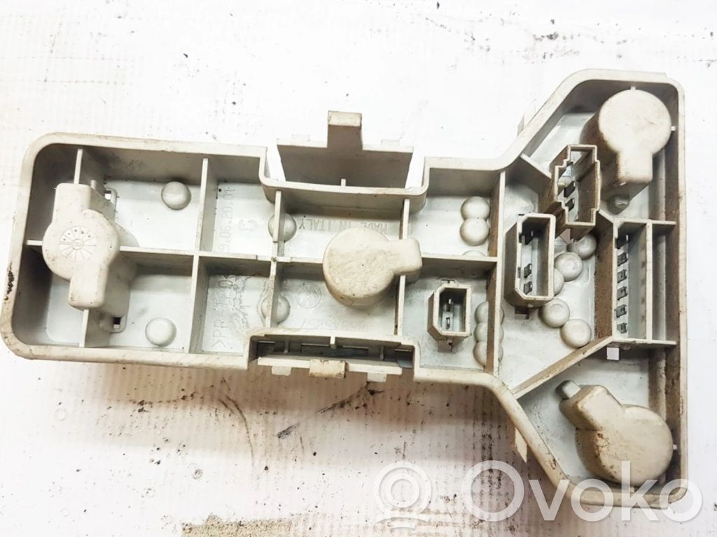 Volkswagen PASSAT B5 Suport becuri lampă spate 