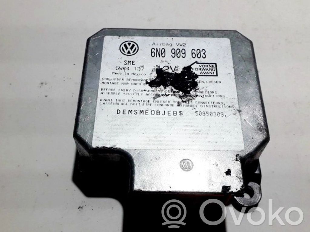 Volkswagen PASSAT B4 Unitate/modul de comandă airbaguri 