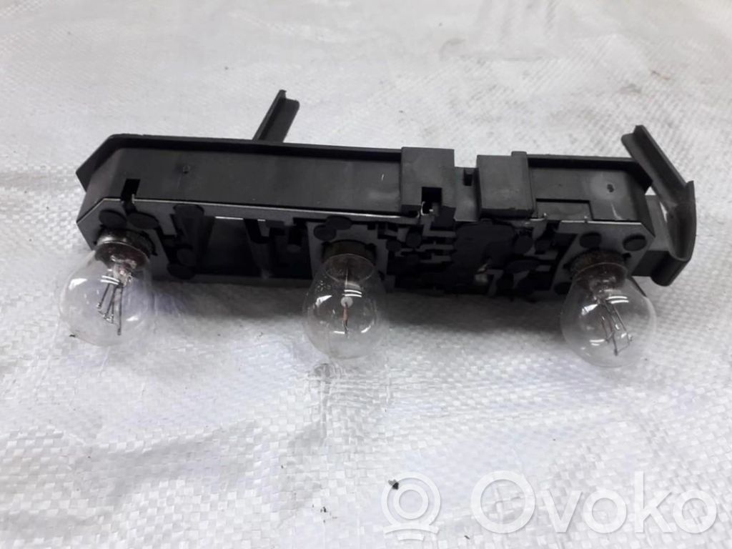 Volvo 850 Takavalon polttimon suojan pidike 