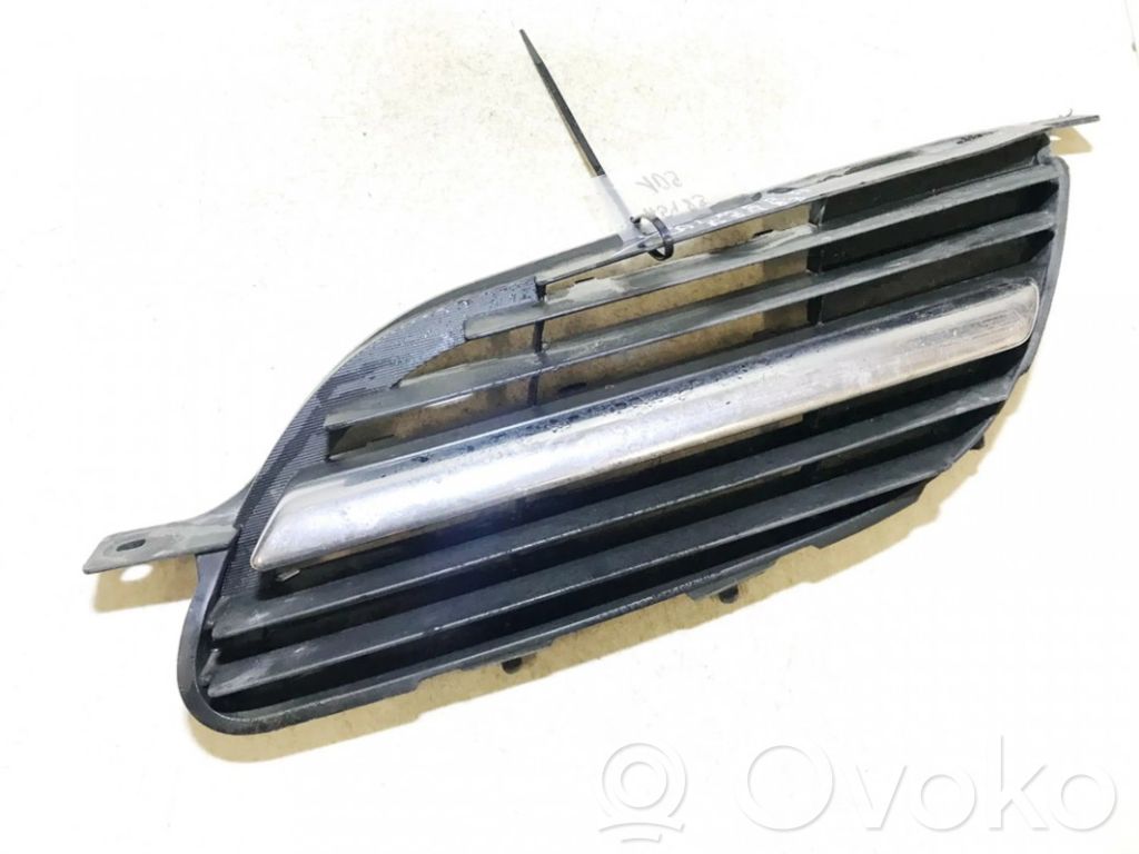 Nissan Almera Tino Grilă față 