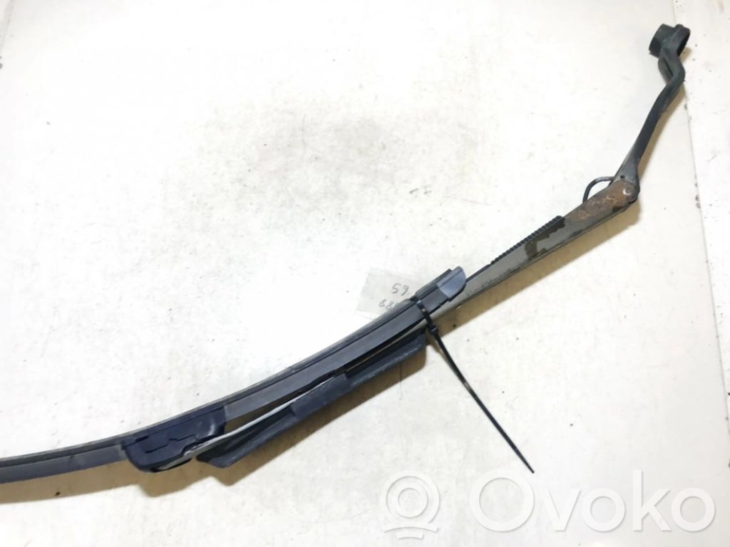 Brazo del limpiaparabrisas delantero