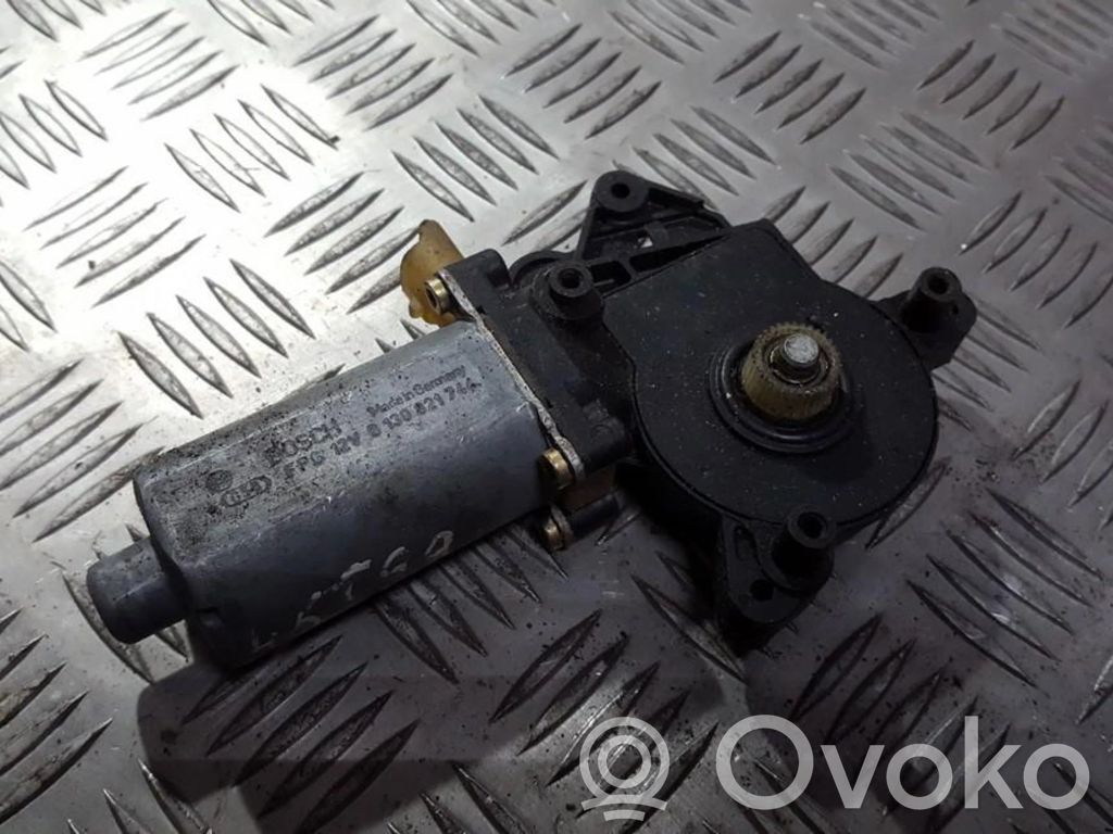 Toyota Avensis T220 Motorino alzacristalli della portiera posteriore 