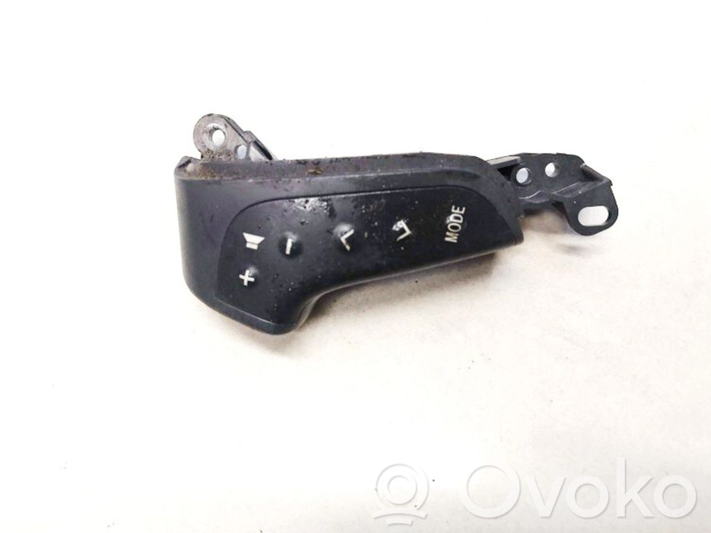 Toyota Avensis T250 Pulsanti/interruttori sul volante