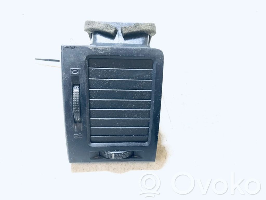 Rejilla de ventilación central del panel