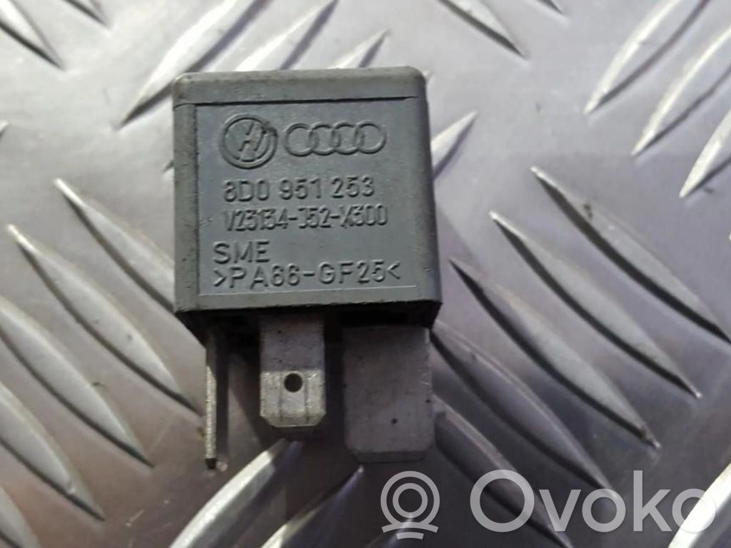 Otros relés   8D0951253,V23134J52X300,8D0951253,V23134J52X300,V23134J52X300