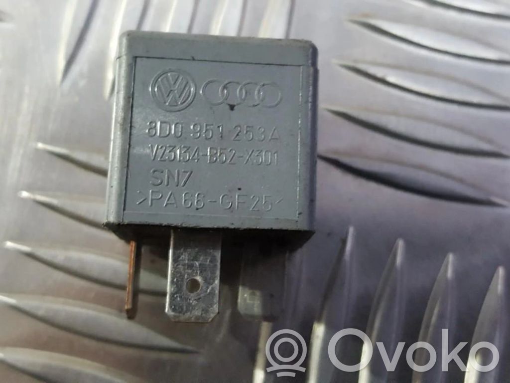 Autres relais   8D0951253A,V23134B52X301,8D0951253A,V23134B52X301,V23134B52X301