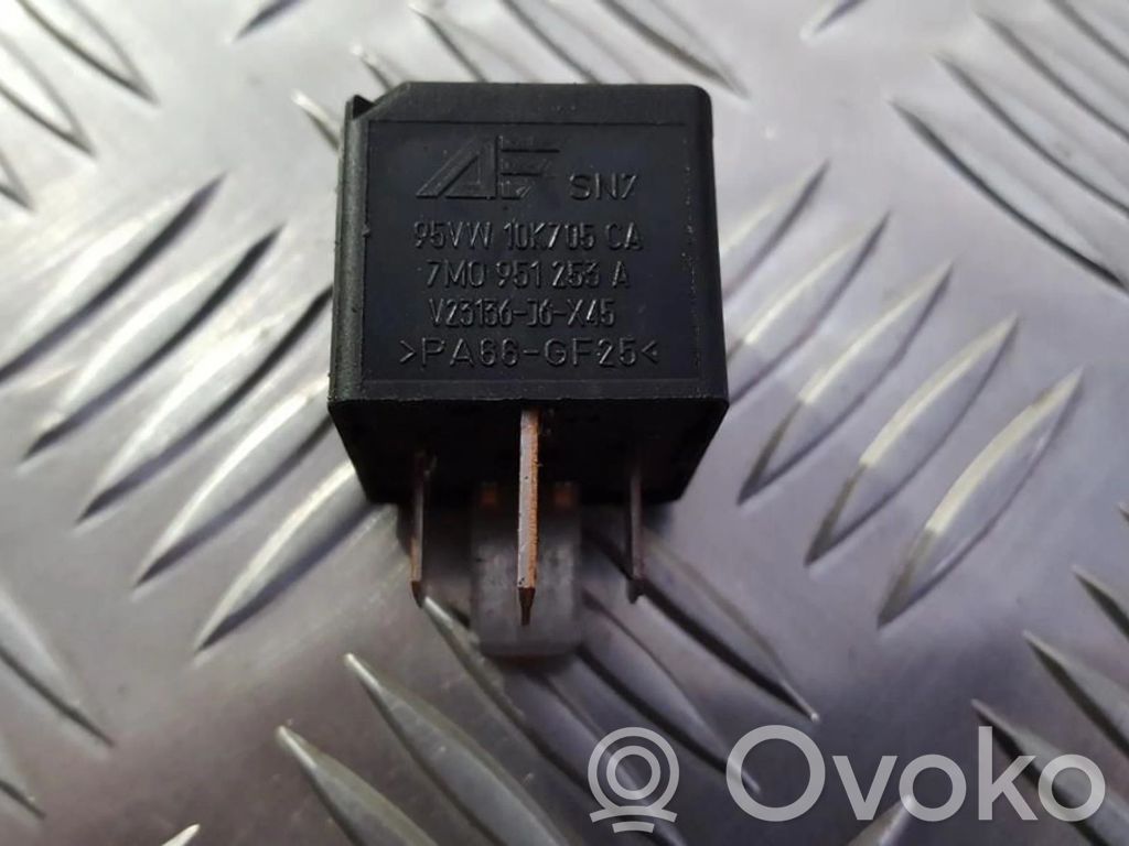 Alte relee   95VW10K705CA,7M0951253A,7M0951253A,95VW10K705CA,V23136J6X45,V23136J6X45