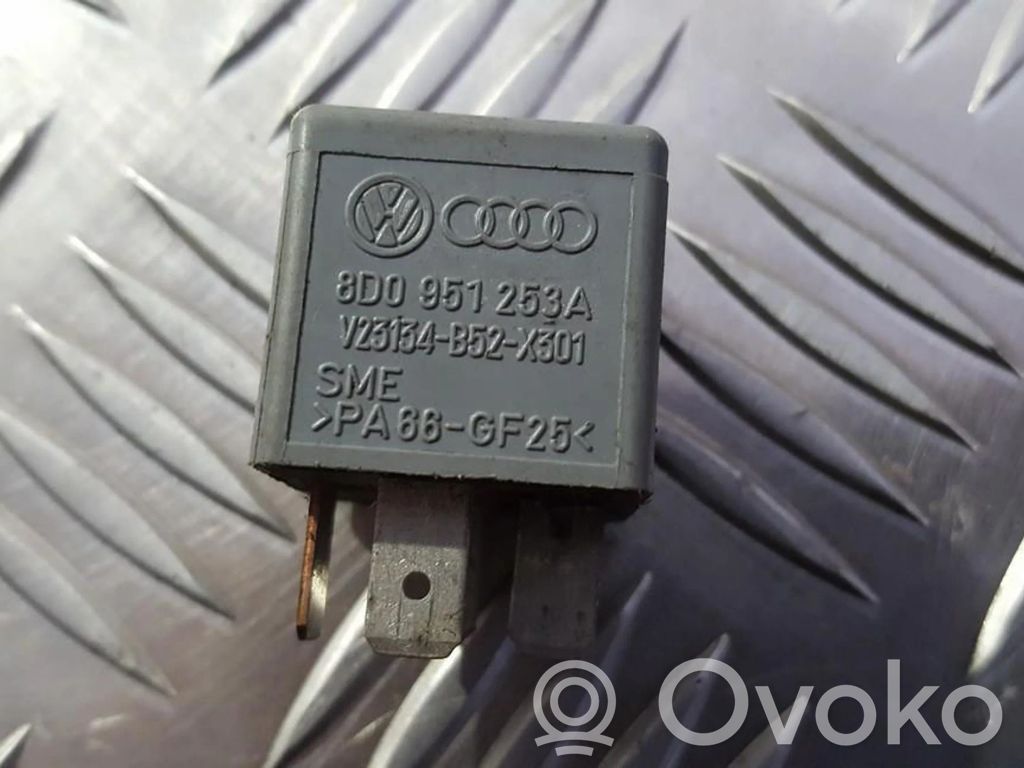 Altri relè   8D0951253A,V23134B52X301,8D0951253A,V23134B52X301,V23134B52X301