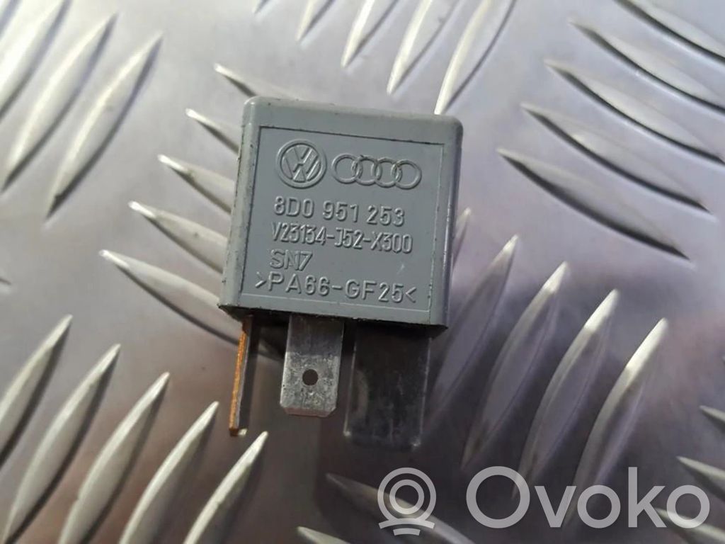 Otros relés   8D0951253,V23134J52X300,8D0951253,V23134J52X300,V23134J52X300