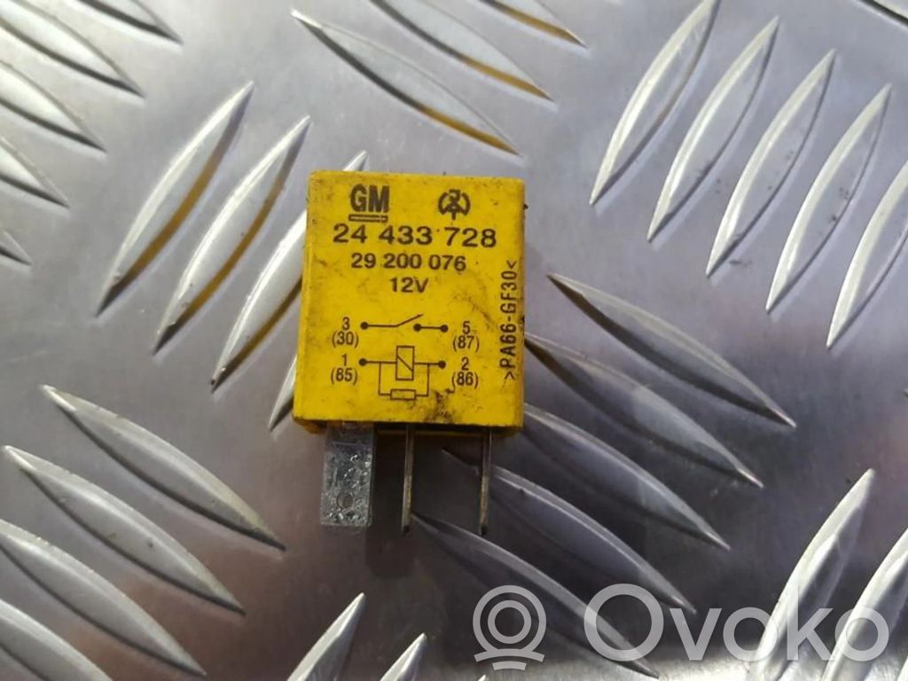 Opel Vectra B Muu rele 