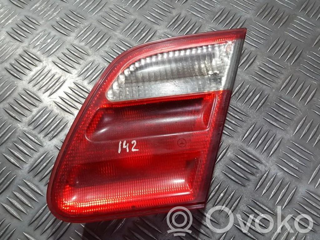 Lampy tylnej klapy bagażnika   A2108203864,318502Q2,318502Q2,A2108203864