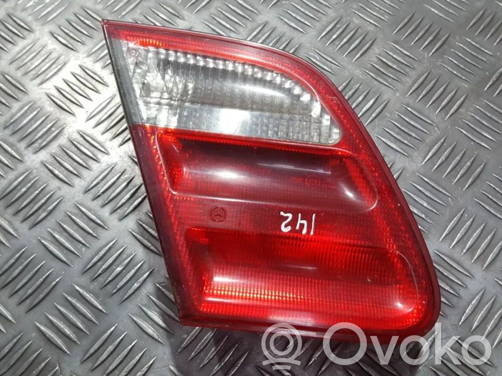 Mercedes-Benz E W210 Lampy tylnej klapy bagażnika 