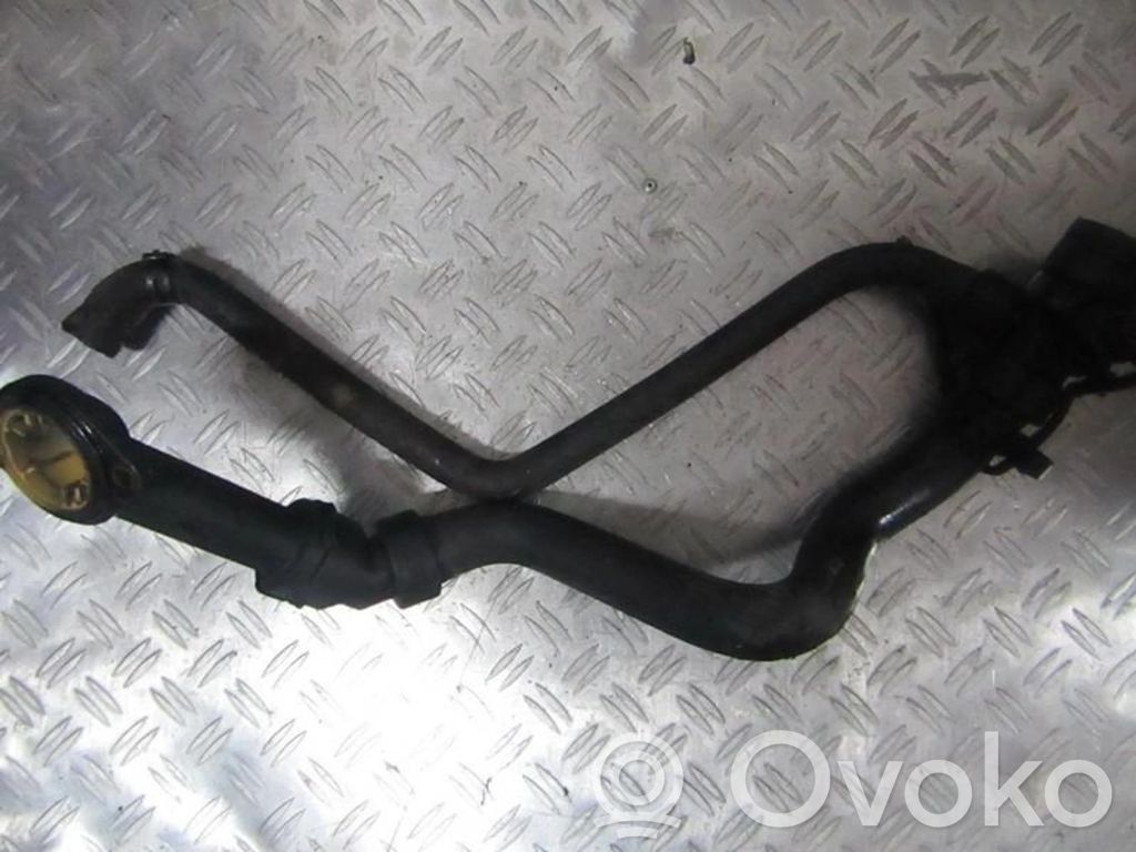 Volkswagen PASSAT B5.5 Tubo flessibile del liquido di raffreddamento del motore