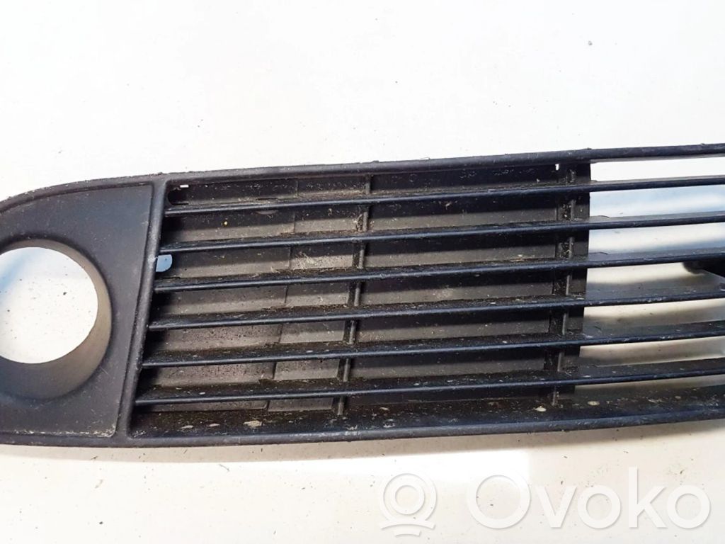 Audi A6 S6 C5 4B Mascherina inferiore del paraurti anteriore 