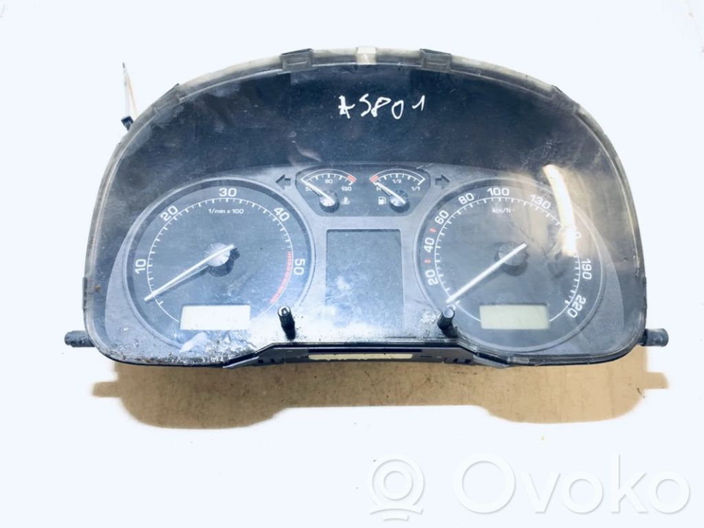Skoda Octavia Mk1 (1U) Geschwindigkeitsmesser Cockpit 