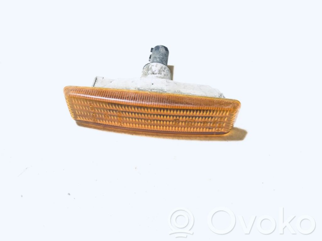 Etupuskurin suuntavilkku   8360589,8360205,8360205,8360589