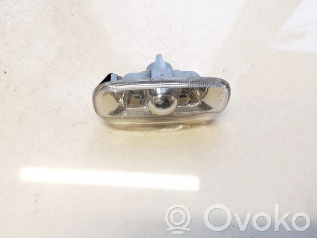 Audi A4 S4 B6 8E 8H Semnalizator bară față 
