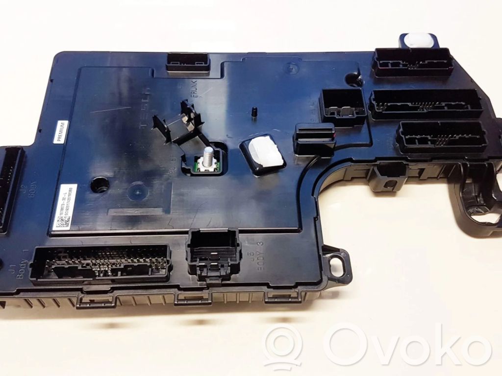 Tesla Model 3 Módulo de confort/conveniencia 