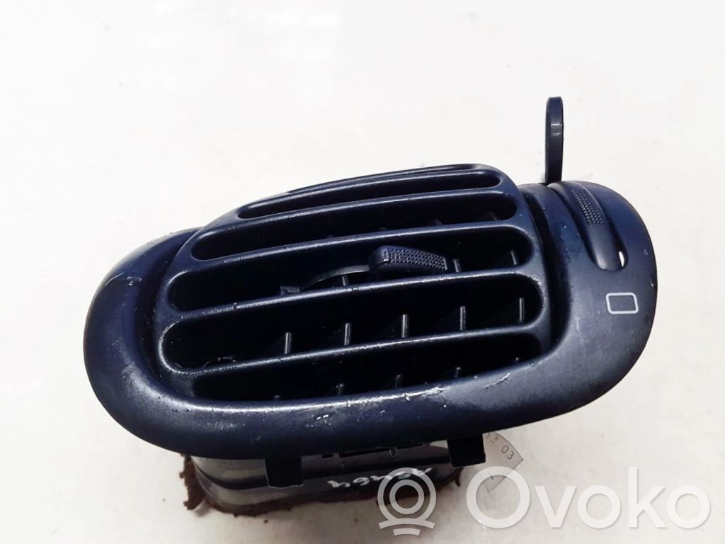 Peugeot 206 Rejilla de ventilación central del panel 